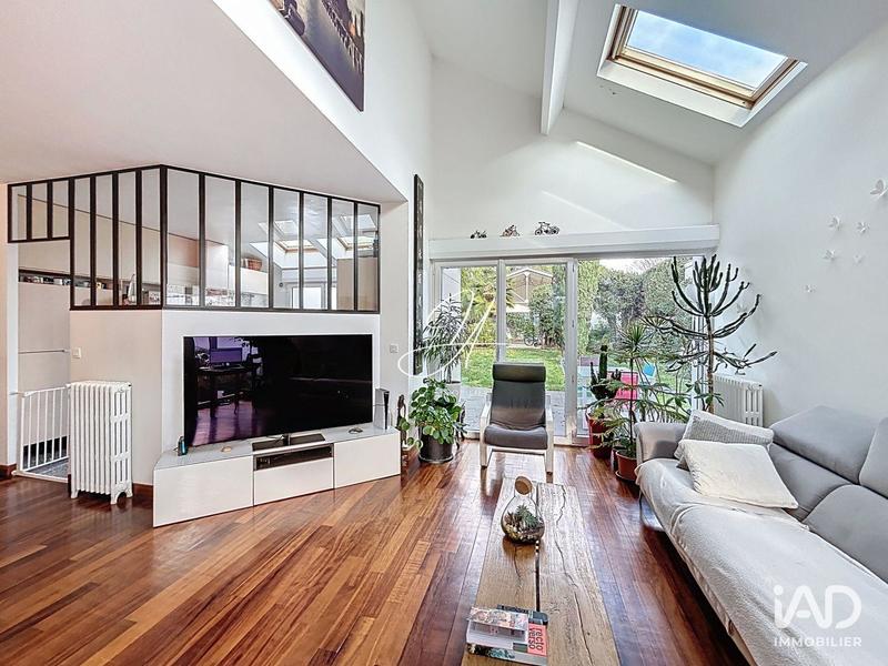 Maison - 193 m² - 9 pièces