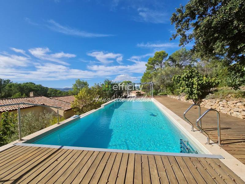 Maison - 280 m² - 8 pièces