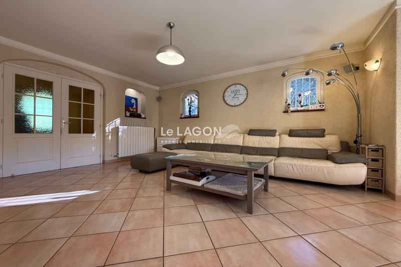 Maison - 295 m² - 9 pièces