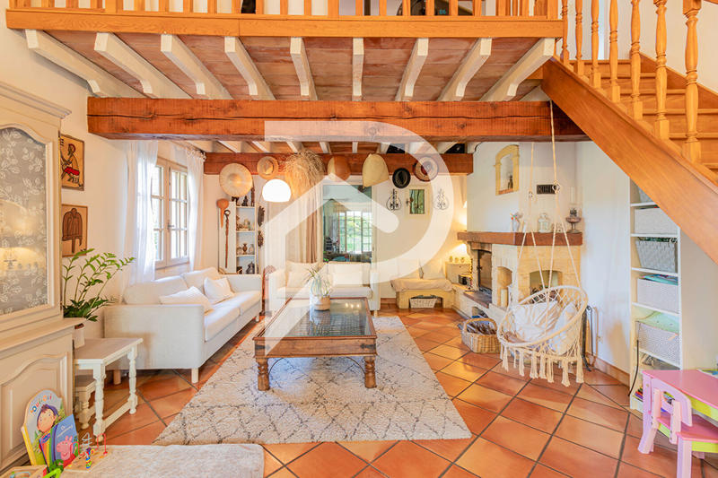 Maison - 363 m² - 6 pièces