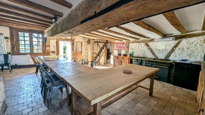 Maison - 370 m² - 10 pièces