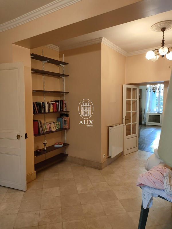 Maison - 180 m² - 7 pièces