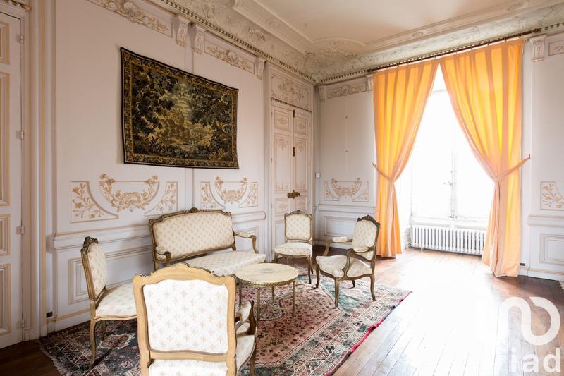 Château - 4 200 m² - 72 pièces