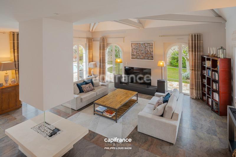 Maison - 233 m² - 7 pièces