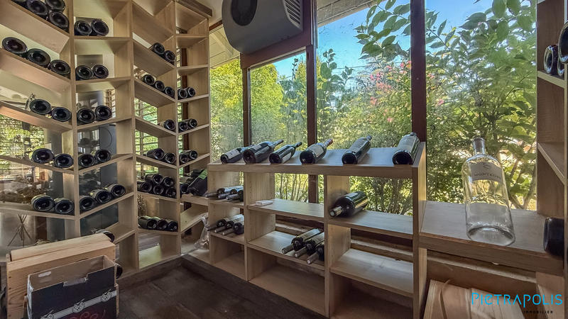 Villa - 310 m² - 9 pièces