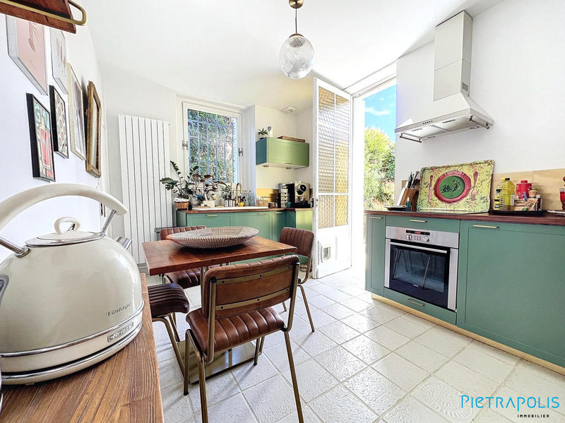 Maison - 300 m² - 8 pièces