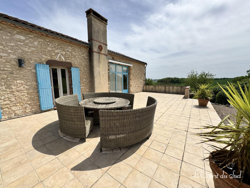 Maison - 325 m² - 16 pièces