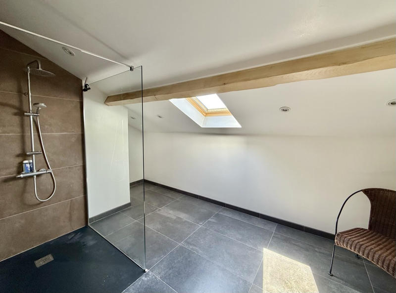 Maison - 245 m² - 8 pièces