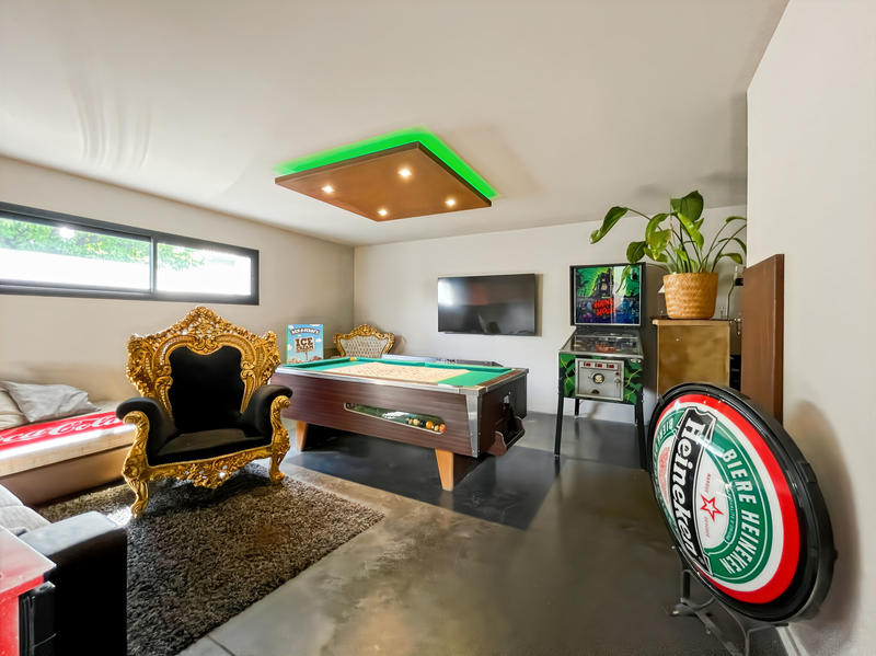 Maison - 233 m² - 7 pièces