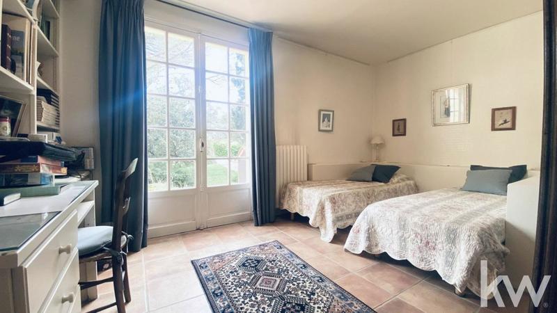 Propriété - 260 m² - 7 pièces