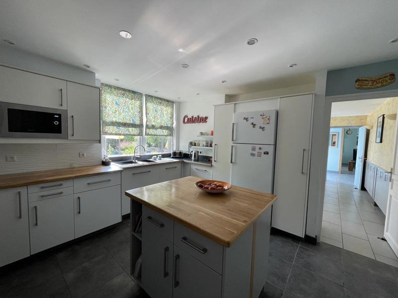 Maison - 201 m² - 9 pièces