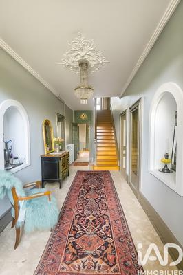 Maison - 375 m² - 11 pièces