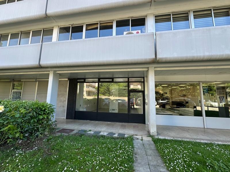 Local commercial - 45 m² - 2 pièces