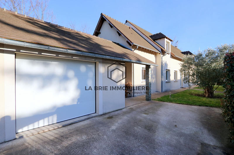 Maison - 313 m² - 7 pièces