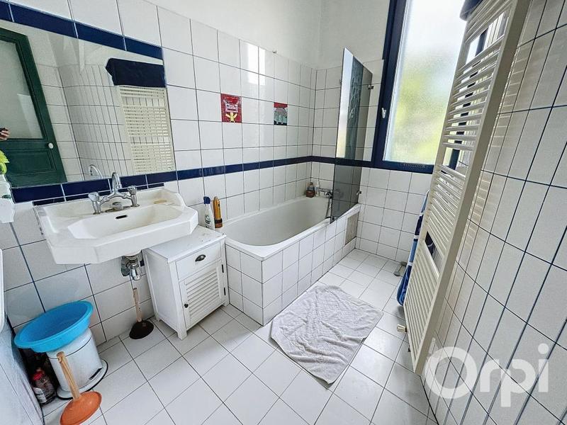 Maison - 180 m² - 6 pièces