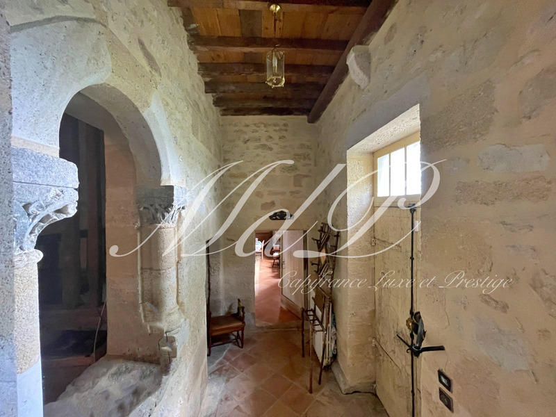 Maison - 338 m² - 10 pièces