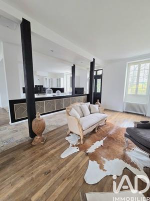 Maison - 225 m² - 6 pièces