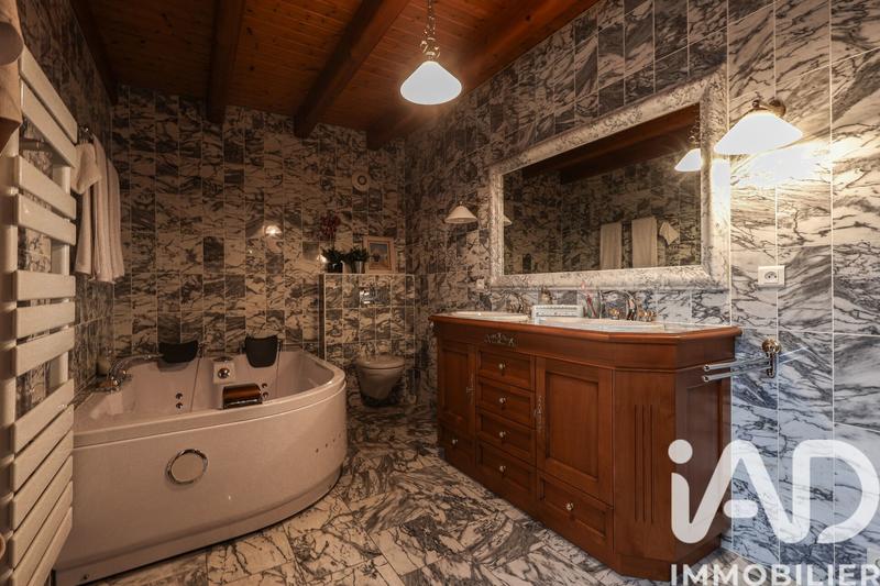 Maison - 258 m² - 7 pièces