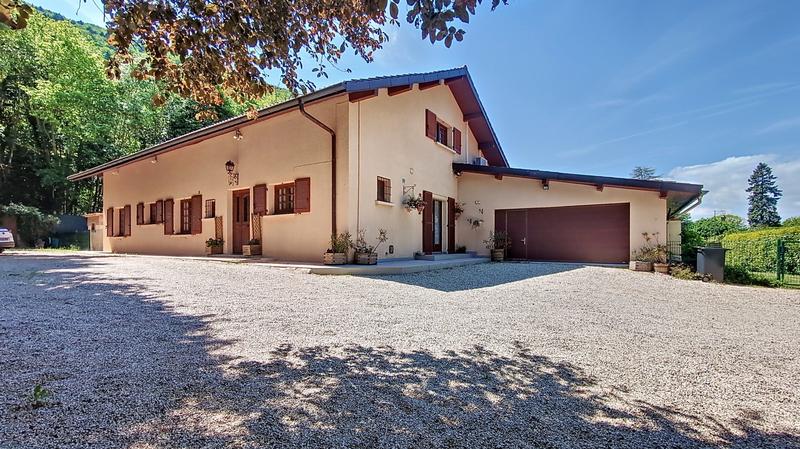 Maison - 313 m² - 9 pièces