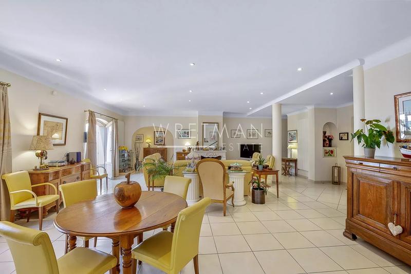 Villa - 436 m² - 5 pièces