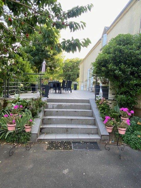 Maison - 234 m² - 9 pièces