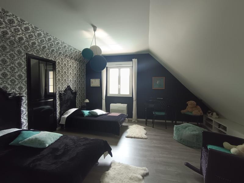 Maison traditionnelle - 210 m² - 7 pièces