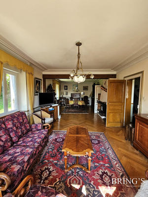 Maison - 234 m² - 8 pièces