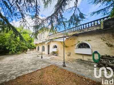 Maison - 240 m² - 10 pièces