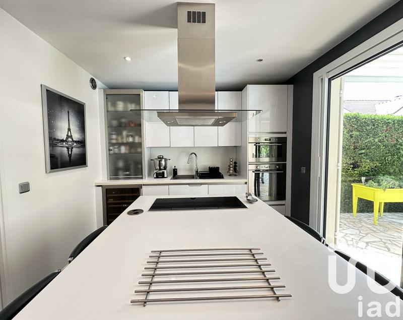 Maison - 147 m² - 8 pièces