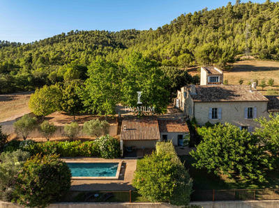 Mas - 445 m² - 12 pièces