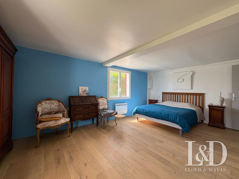 Maison - 374 m² - 10 pièces