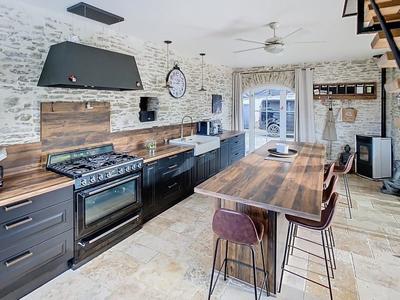 Corps de ferme - 190 m² - 6 pièces