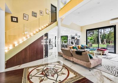 Maison - 300 m² - 5 pièces