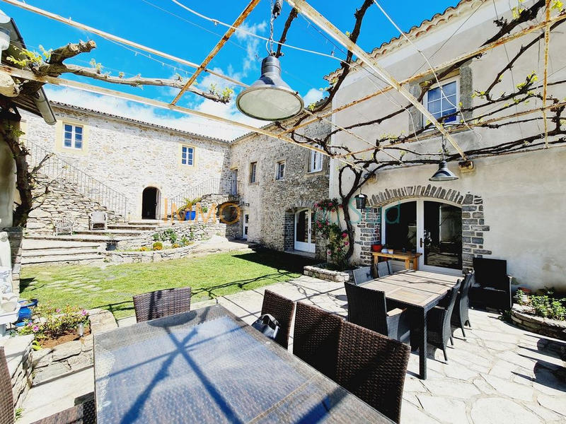 Mas - 280 m² - 13 pièces