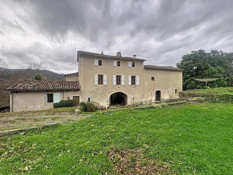 Propriété - 190 m² - 7 pièces