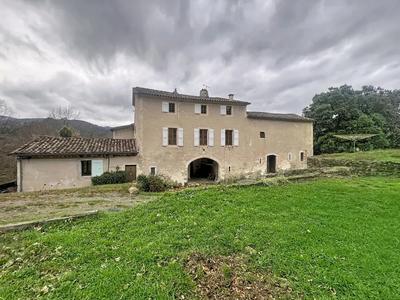 Propriété - 190 m² - 7 pièces