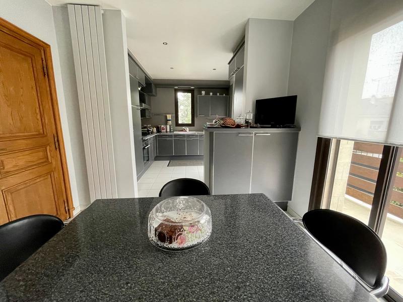 Maison - 330 m² - 9 pièces