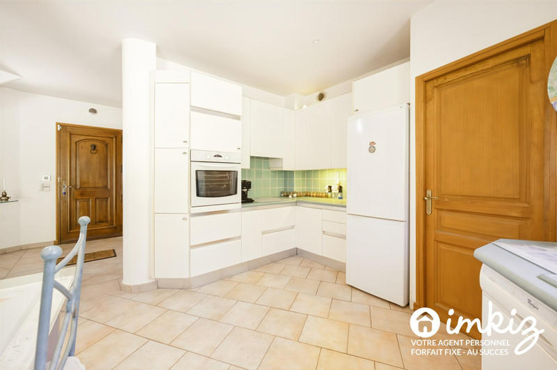 Maison - 290 m² - 9 pièces