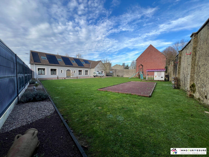 Maison - 228 m² - 9 pièces