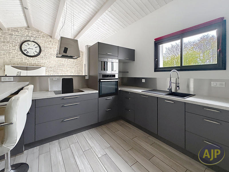 Maison - 137 m² - 6 pièces