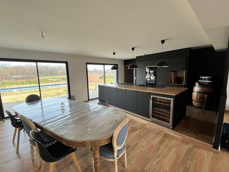 Maison - 195 m² - 9 pièces