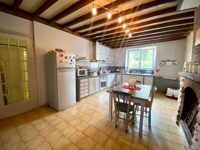 Maison - 239 m² - 7 pièces