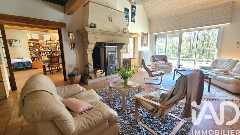 Maison - 360 m² - 9 pièces