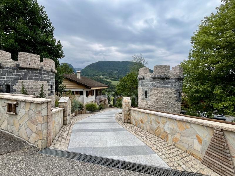 Maison - 140 m² - 5 pièces