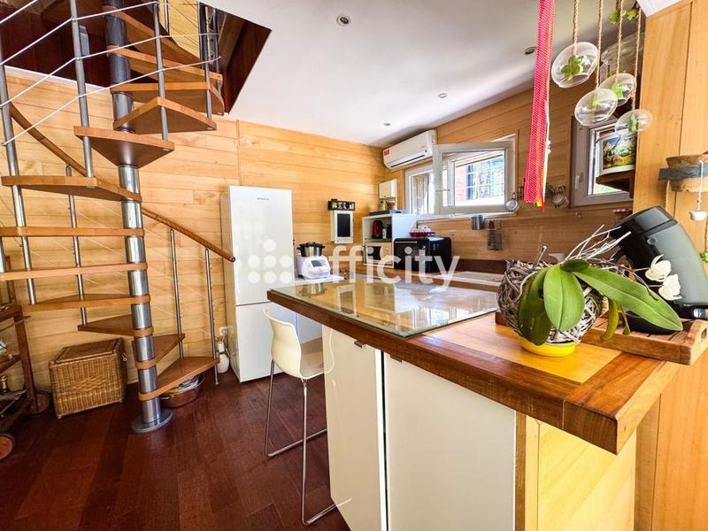 Maison - 182 m² - 9 pièces