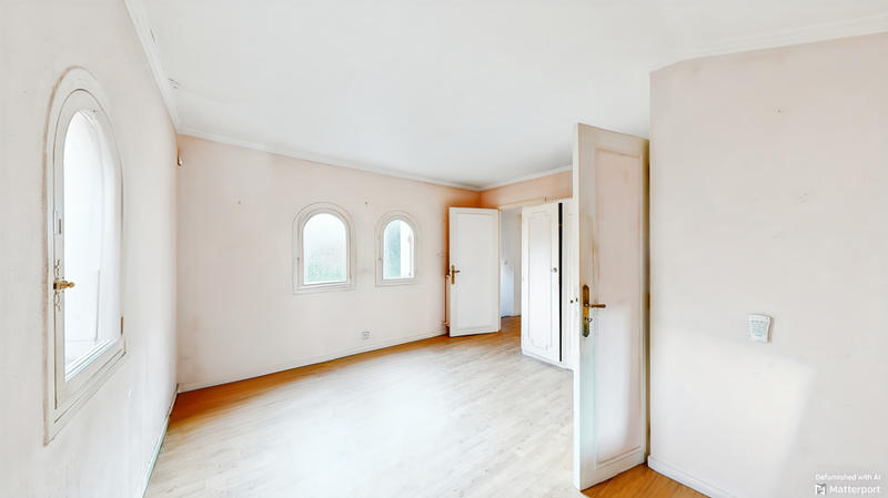 Maison - 225 m² - 9 pièces