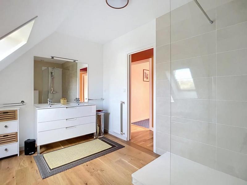 Maison - 198 m² - 7 pièces