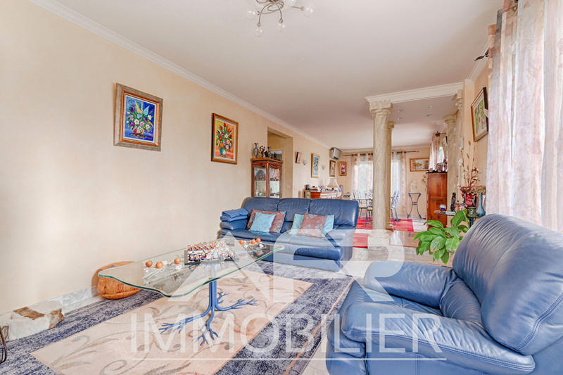 Maison - 300 m² - 8 pièces