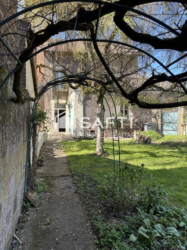 Maison - 187 m² - 8 pièces