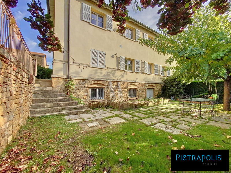 Maison - 236 m² - 7 pièces